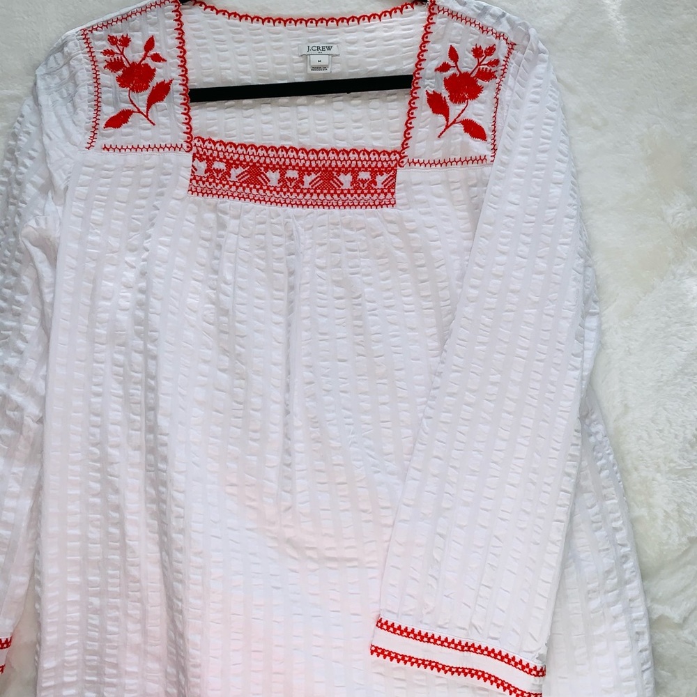 Blouse with flowery embroidery